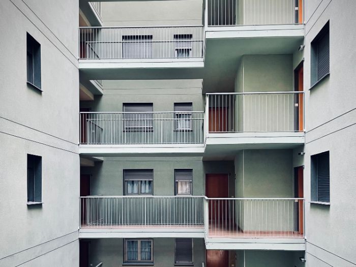 Condominio: chi paga le spese per la riparazione dei balconi e dei sottobalconi?